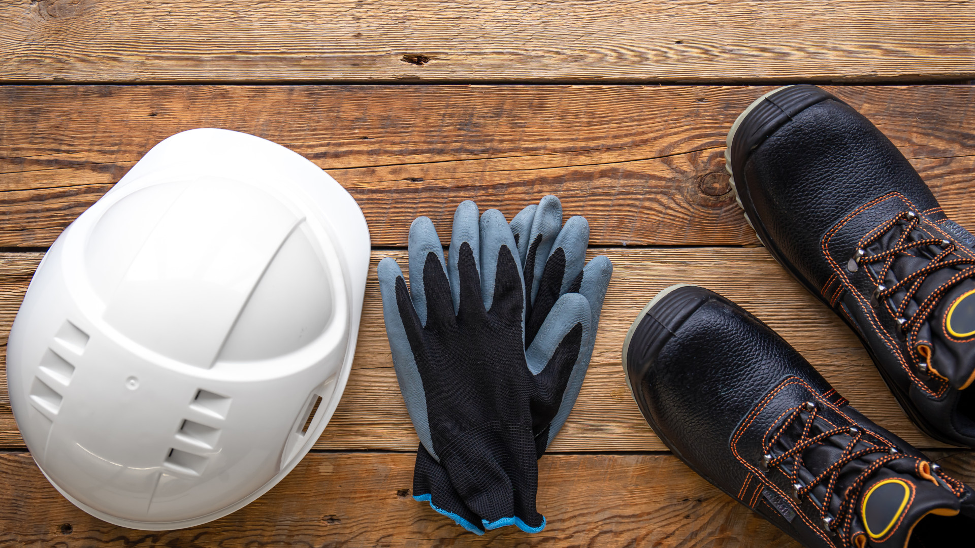Vêtements et chaussures de travail et sécurité : rôle des fabricants dans la conformité EPI